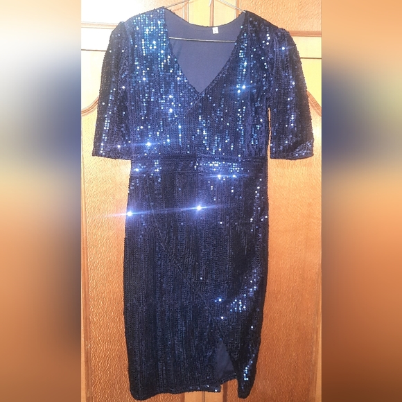 Women's Velvet V Neck Dress - Picture 5 of 7